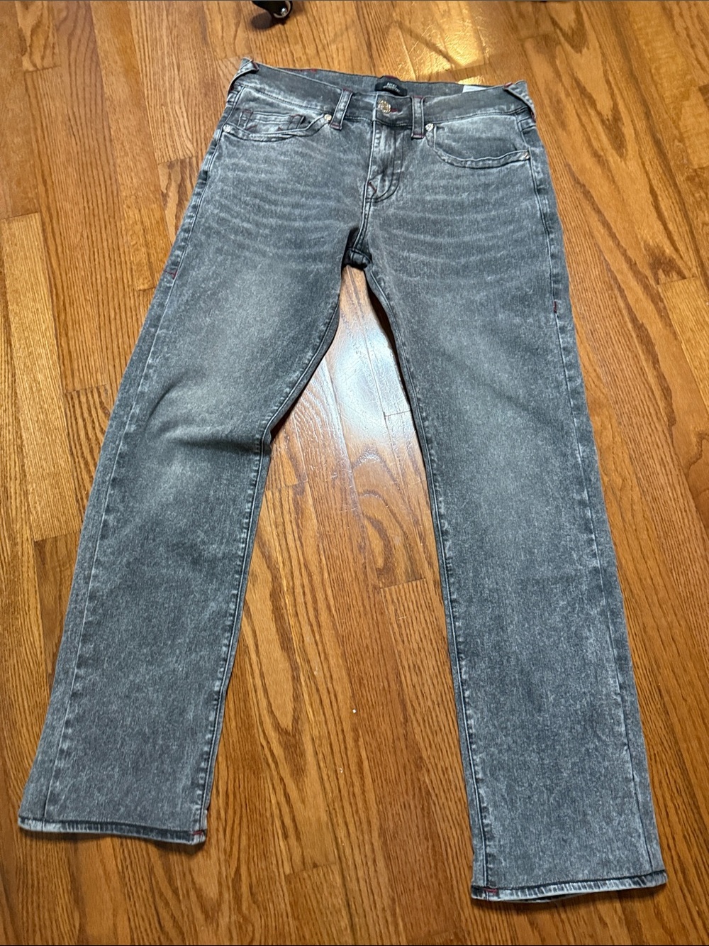 True Religion Men’s Gray Acid-Wash Jeans with Red Stitching Ricky relaxed sz 32